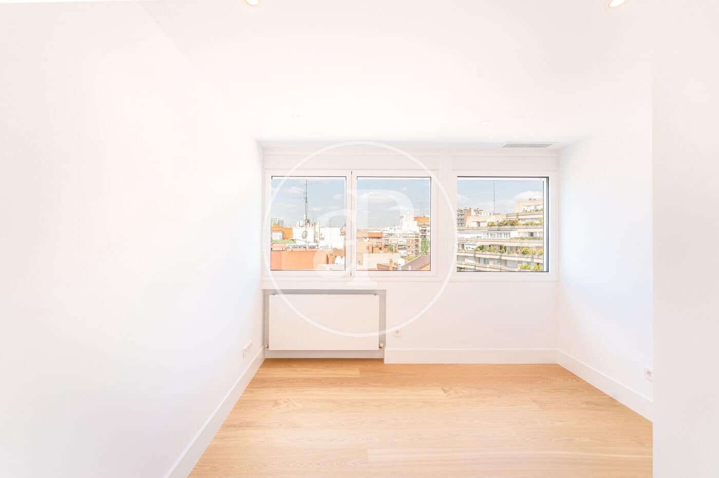 4 soverom Penthouse til leie i Madrid by - € 4 200 (Ref: 8738703)
