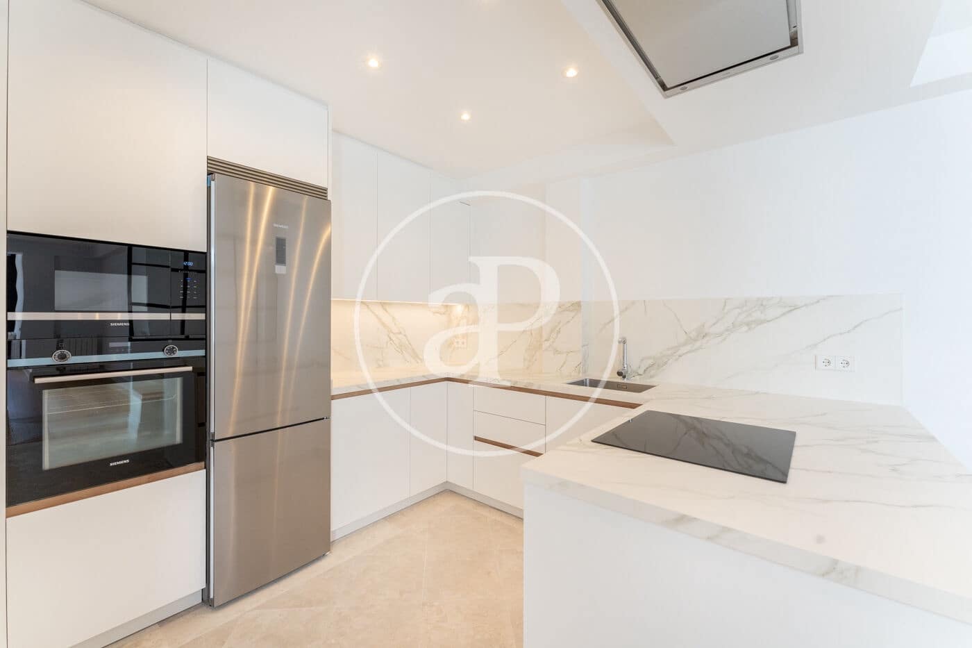 4 soverom Penthouse til leie i Madrid by - € 4 200 (Ref: 8738703)