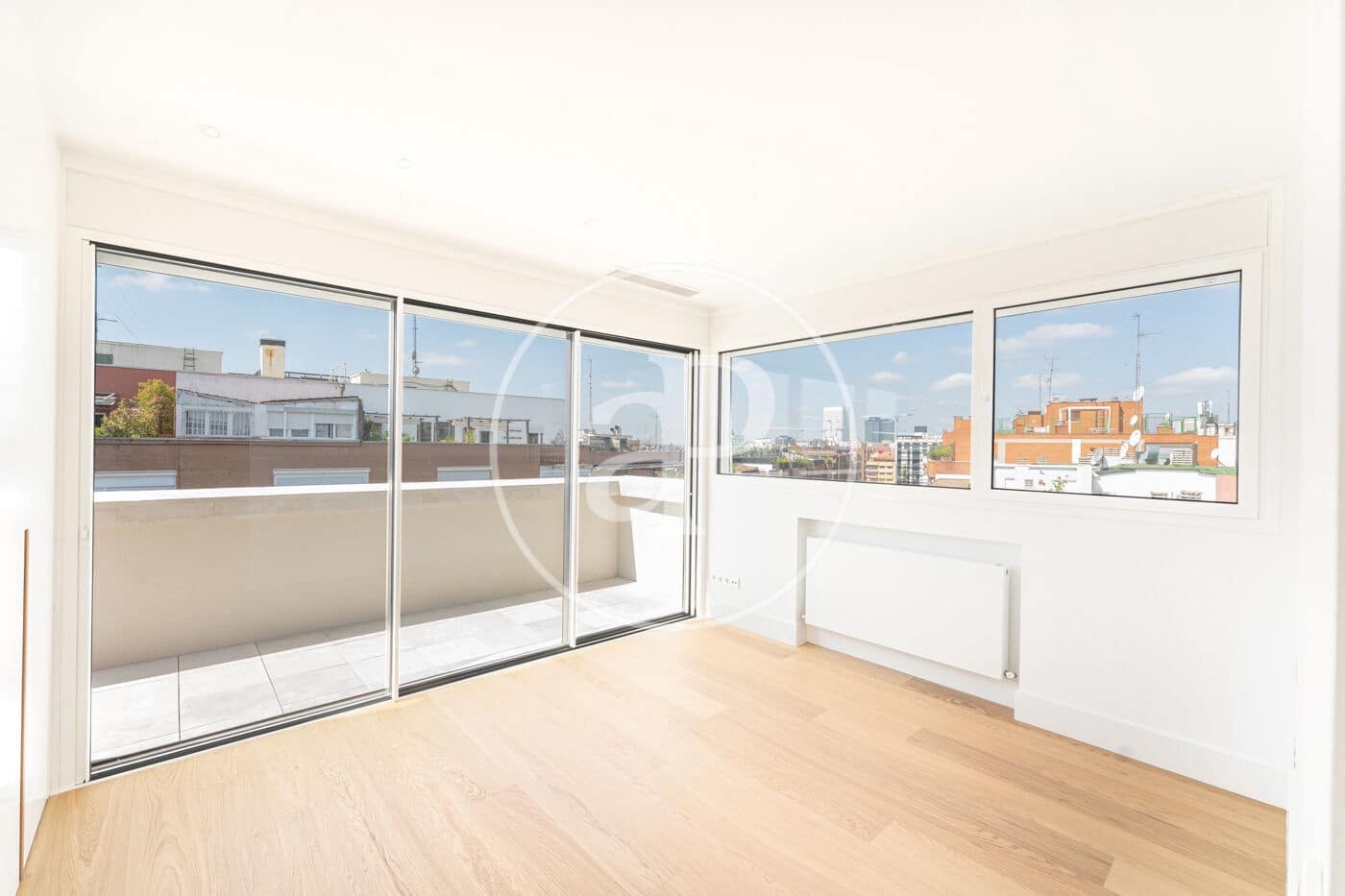 4 soverom Penthouse til leie i Madrid by - € 4 200 (Ref: 8738703)