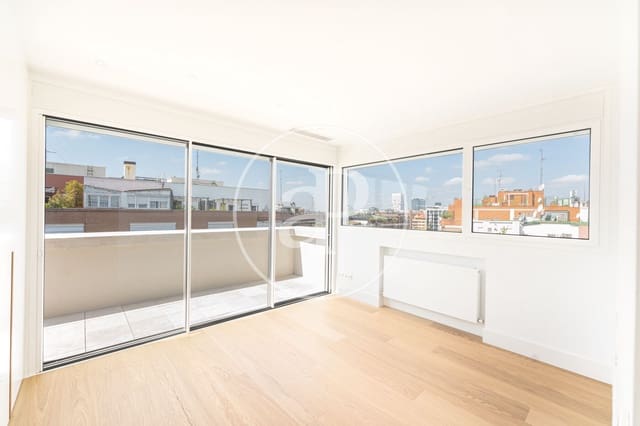 4 soverom Penthouse til leie i Hispanoamérica, Madrid by - € 4 200 (Ref: 8738703)