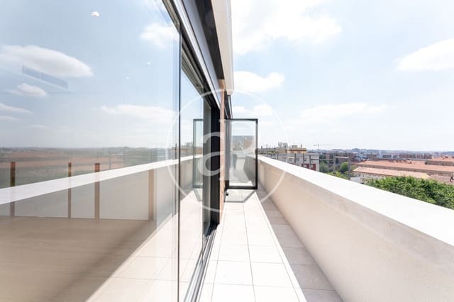 4 soverom Penthouse til leie i Hispanoamérica, Madrid by - € 4 200 (Ref: 8738703)