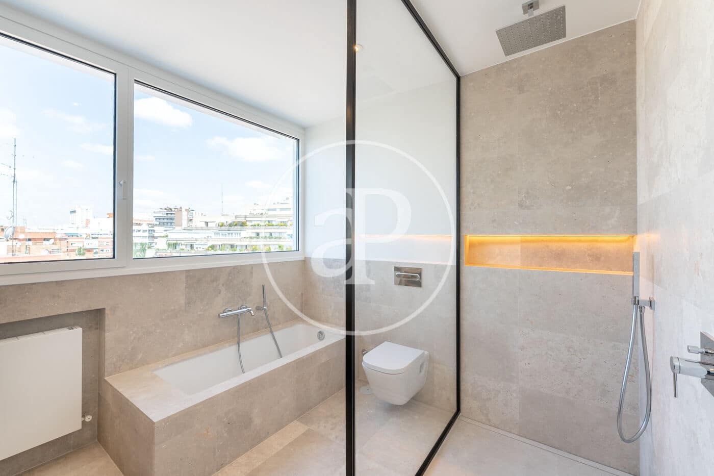 4 soverom Penthouse til leie i Madrid by - € 4 200 (Ref: 8738703)