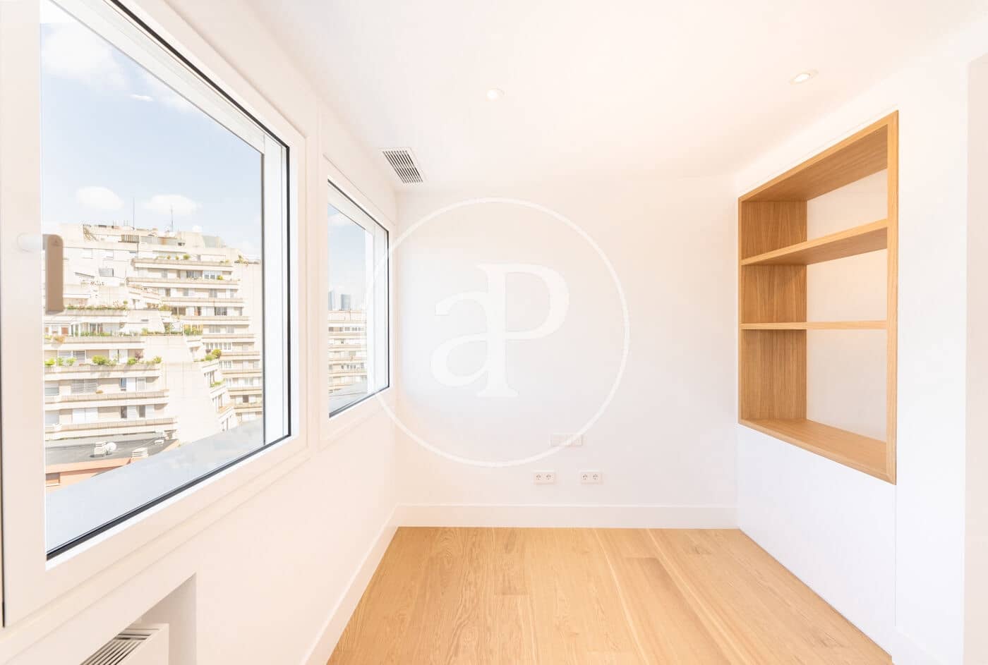 4 soverom Penthouse til leie i Madrid by - € 4 200 (Ref: 8738703)