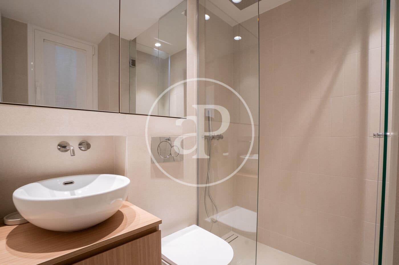 2 soverom Leilighet til leie i Madrid by - € 2 700 (Ref: 8738705)