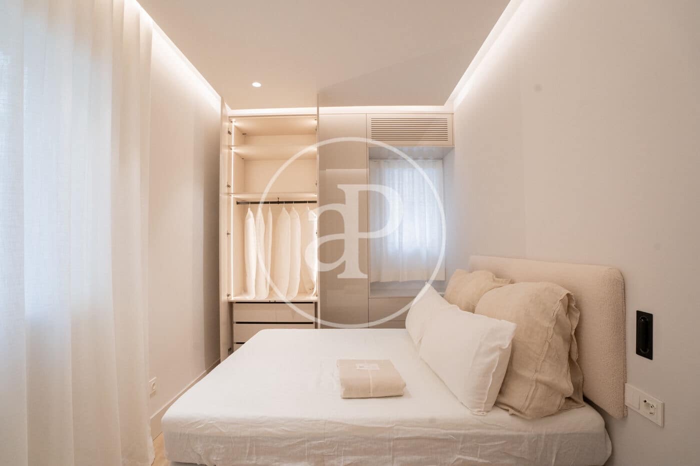 2 soverom Leilighet til leie i Madrid by - € 2 700 (Ref: 8738705)