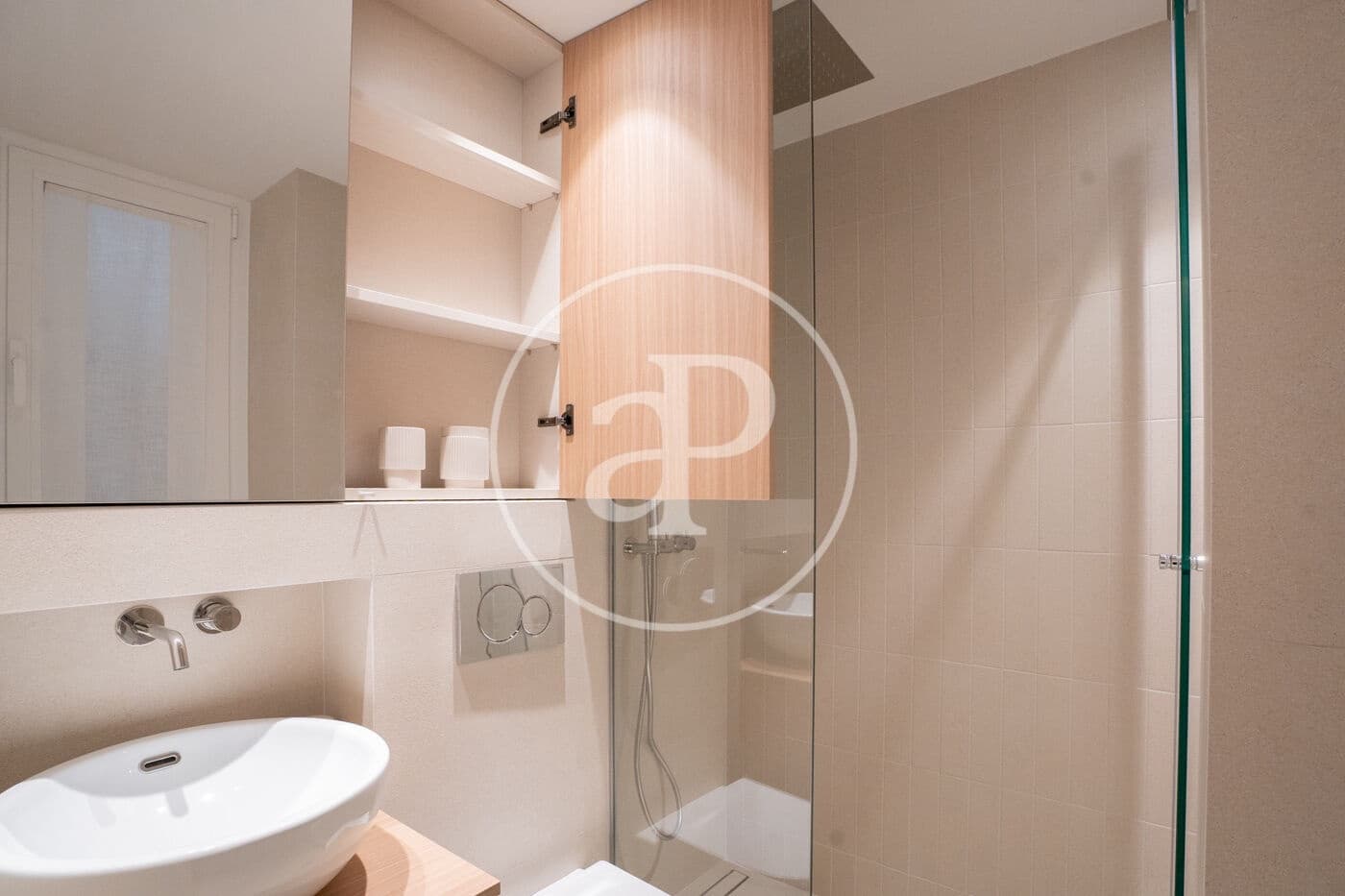 2 soverom Leilighet til leie i Madrid by - € 2 700 (Ref: 8738705)