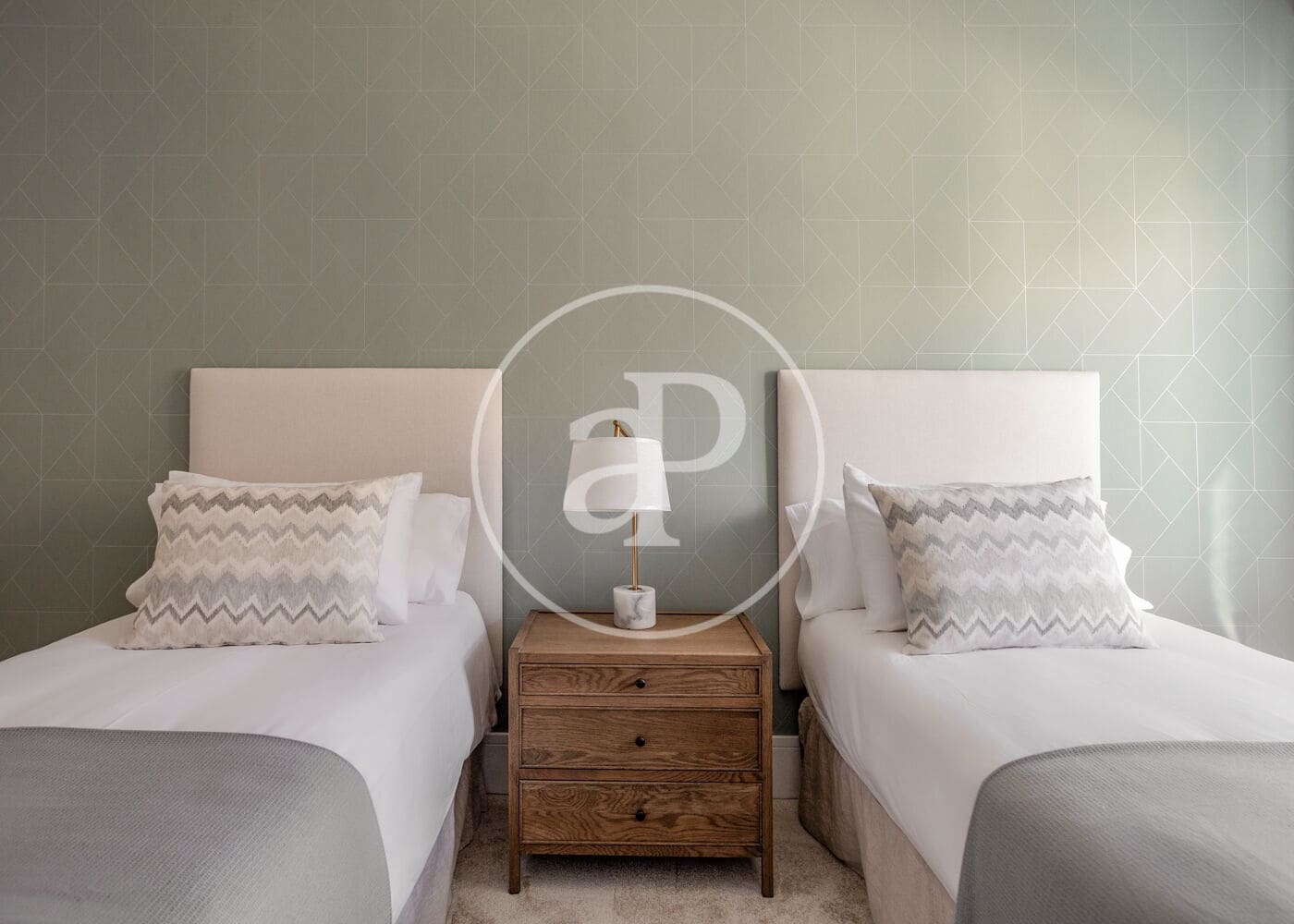 4 soveværelse Lejlighed til leje i Madrid by - € 13.000 (Ref: 8742564)