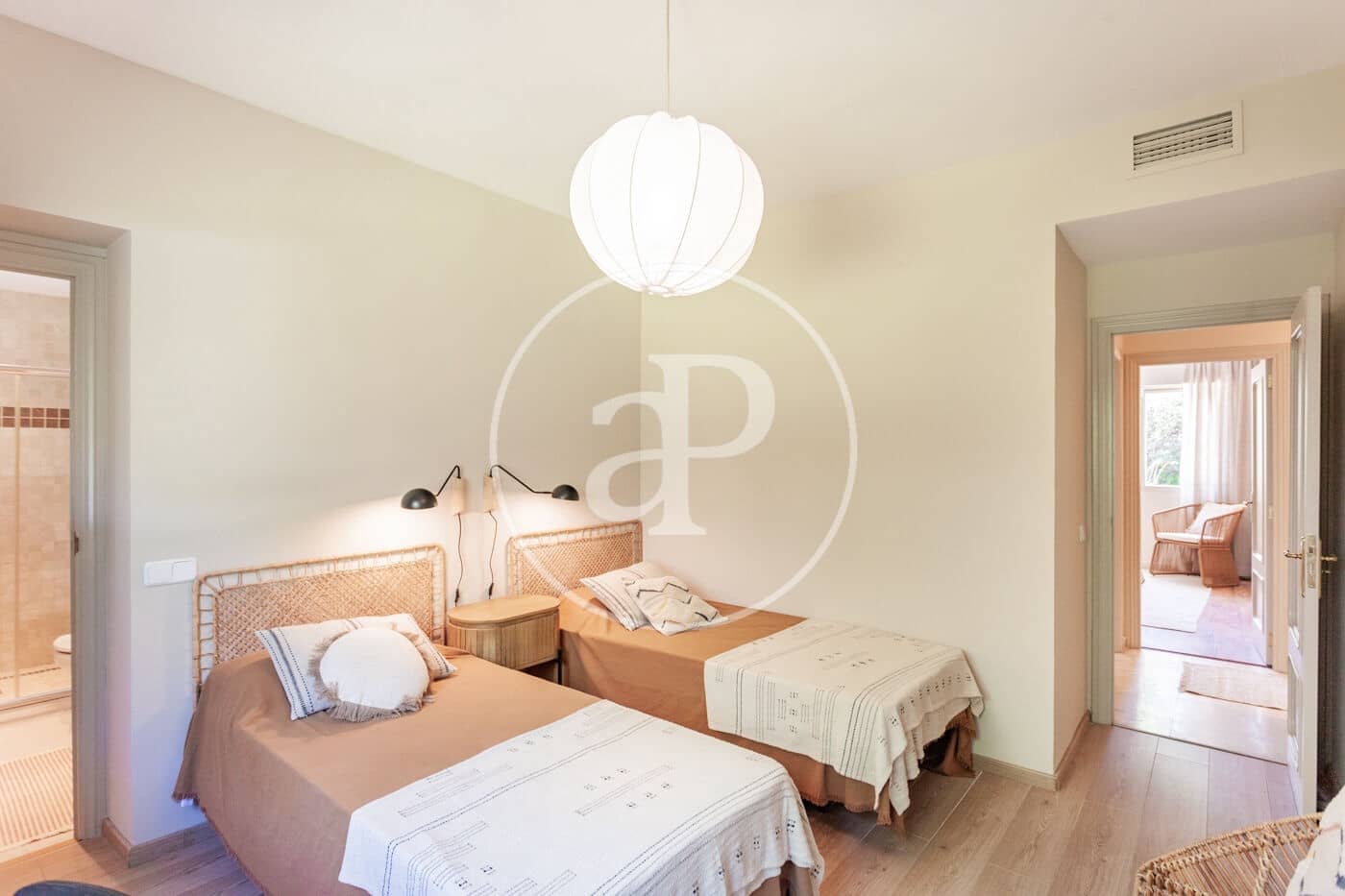 5 bedroom Villa for rent in La Moraleja with pool - € 11,500 (Ref: 8744309)