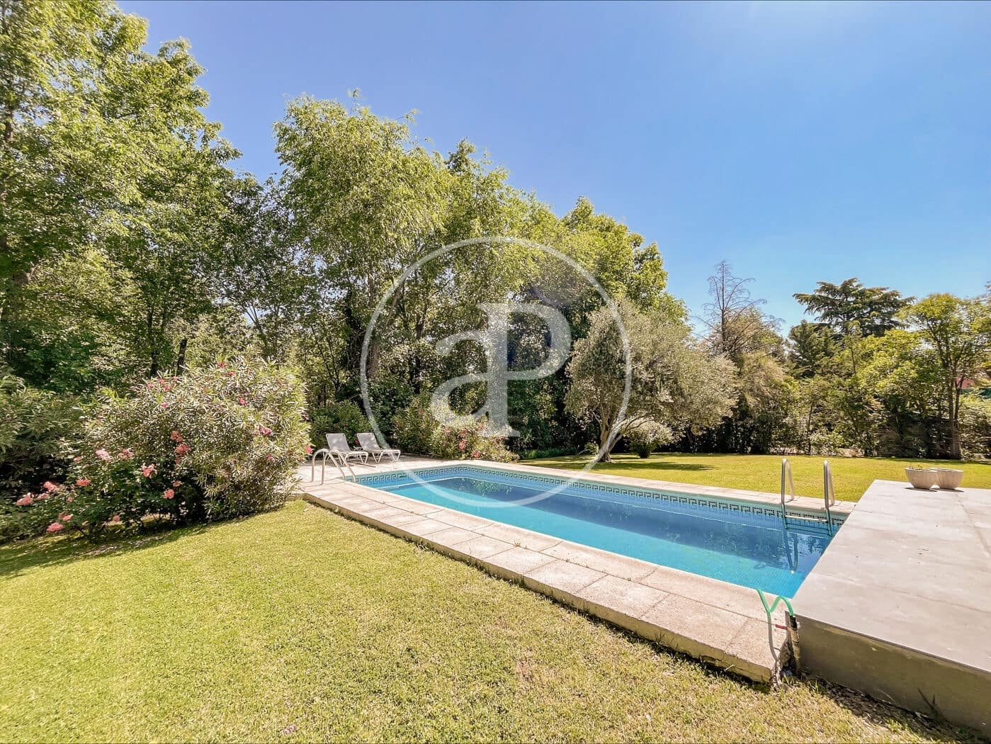 5 bedroom Villa for rent in La Moraleja with pool - € 11,500 (Ref: 8744309)