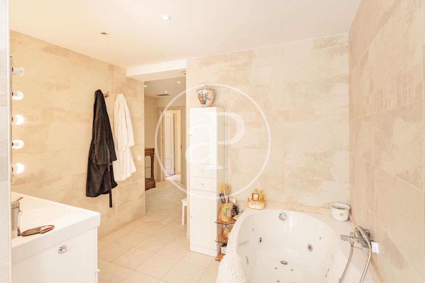 5 bedroom Villa for rent in La Moraleja with pool - € 11,500 (Ref: 8744309)