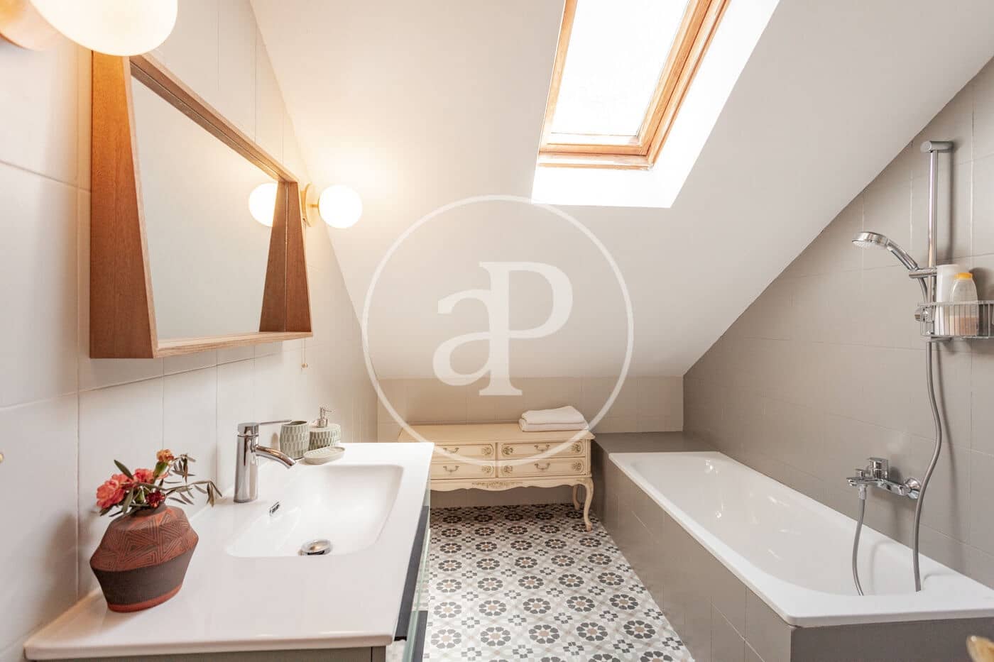 5 bedroom Villa for rent in La Moraleja with pool - € 11,500 (Ref: 8744309)