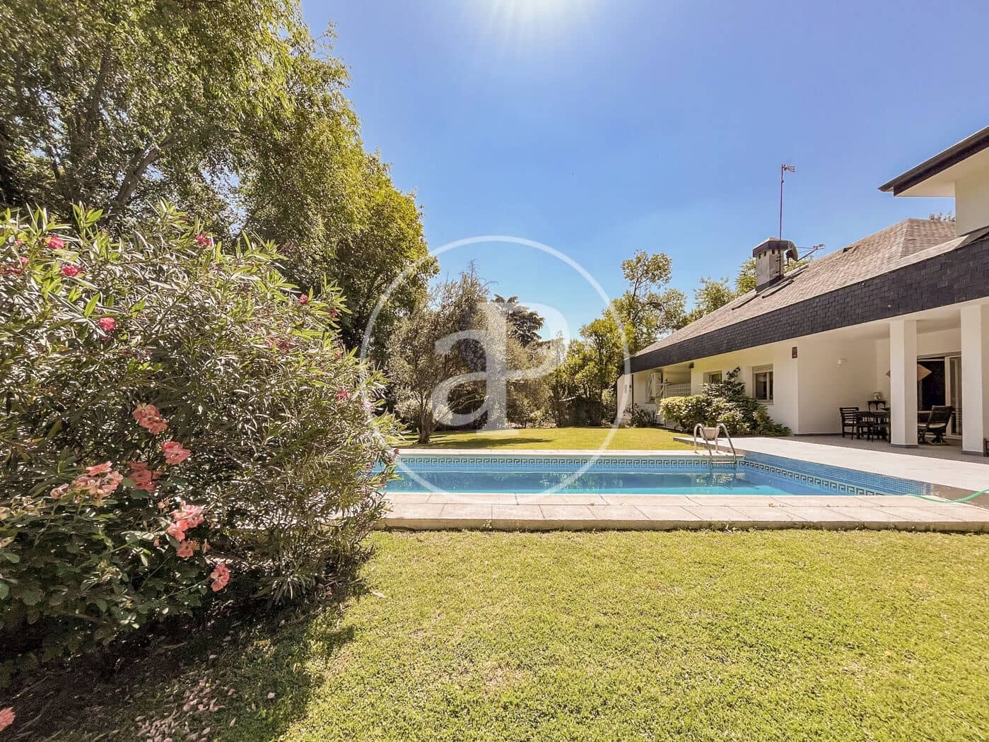 5 bedroom Villa for rent in La Moraleja with pool - € 11,500 (Ref: 8744309)