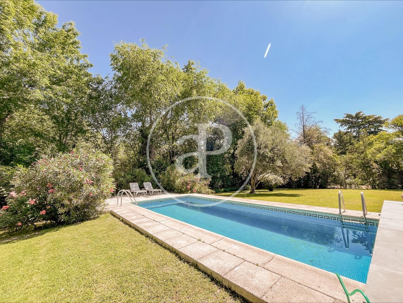 5 bedroom Villa for rent in La Moraleja with pool - € 11,500 (Ref: 8744309)