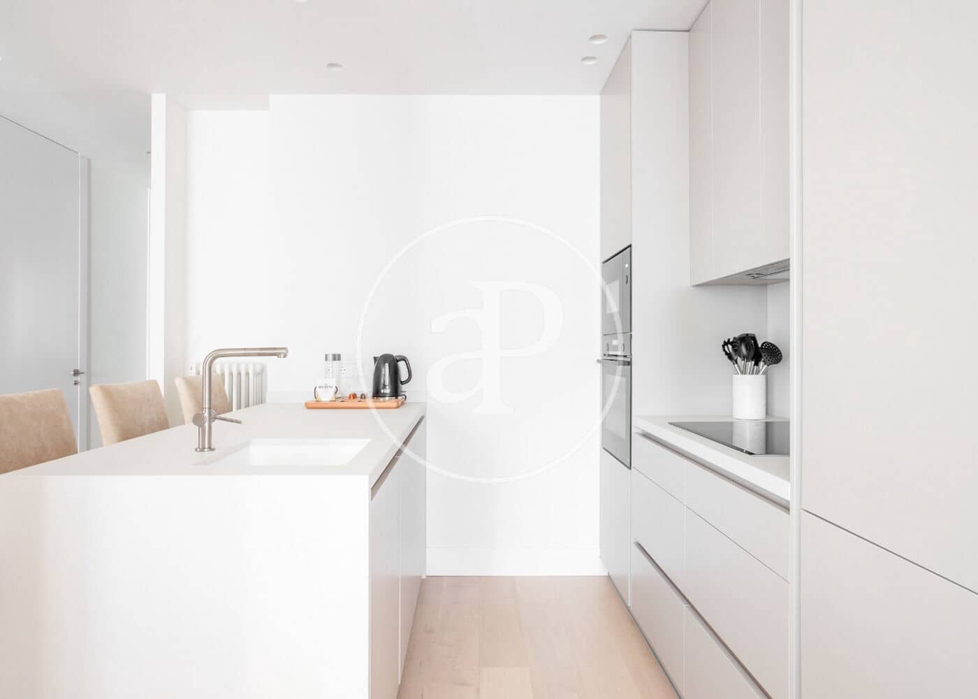 3 slaapkamer Appartement te huur in Madrid stad - € 6.000 (Ref: 8756940)