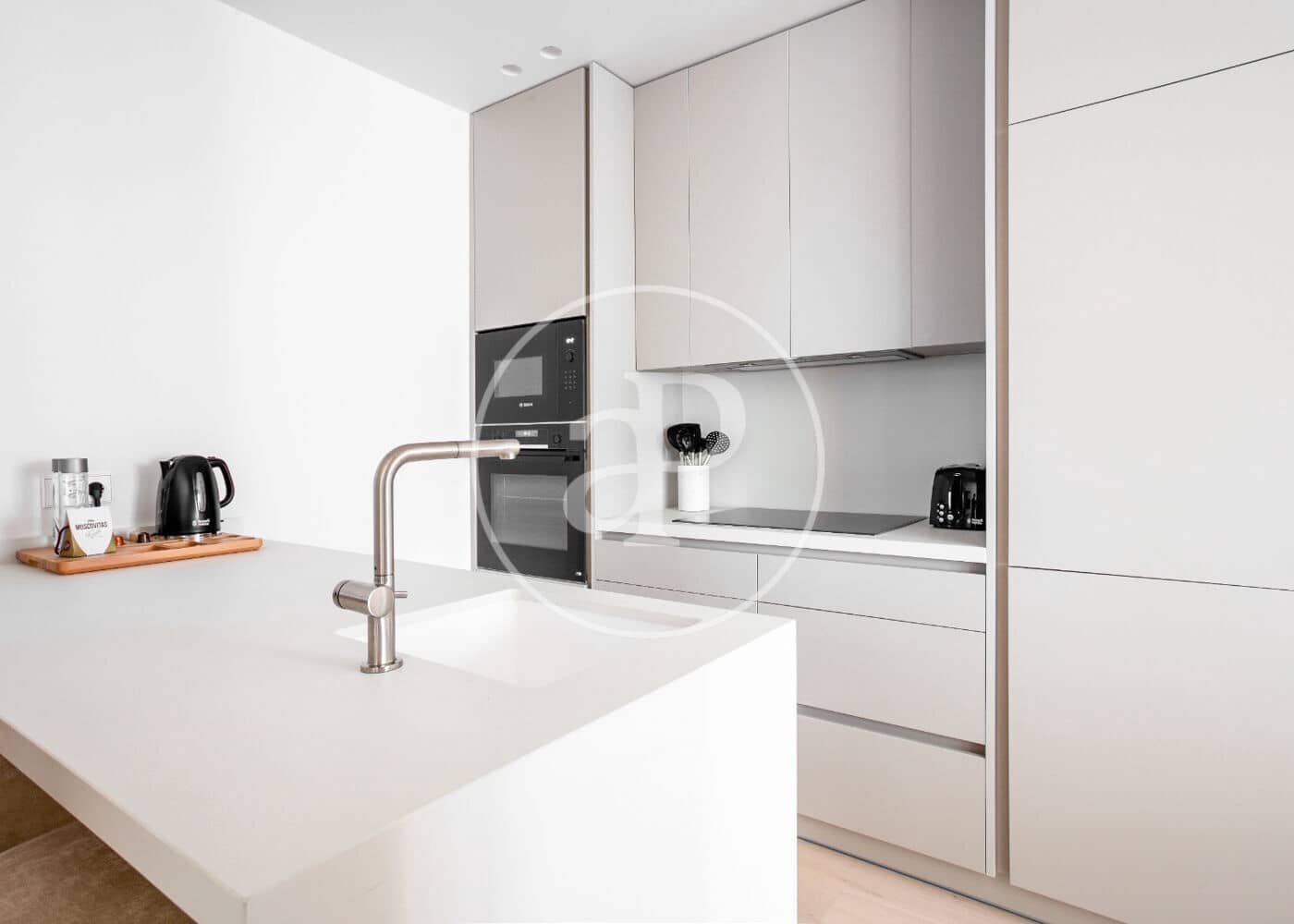 3 slaapkamer Appartement te huur in Madrid stad - € 6.000 (Ref: 8756940)