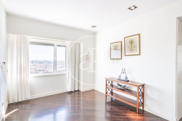 2 bedroom Apartment for rent in Argüelles, Madrid city with pool - € 3,750 (Ref: 8767160)