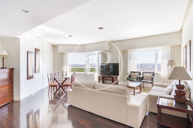 2 bedroom Apartment for rent in Argüelles, Madrid city with pool - € 3,750 (Ref: 8767160)