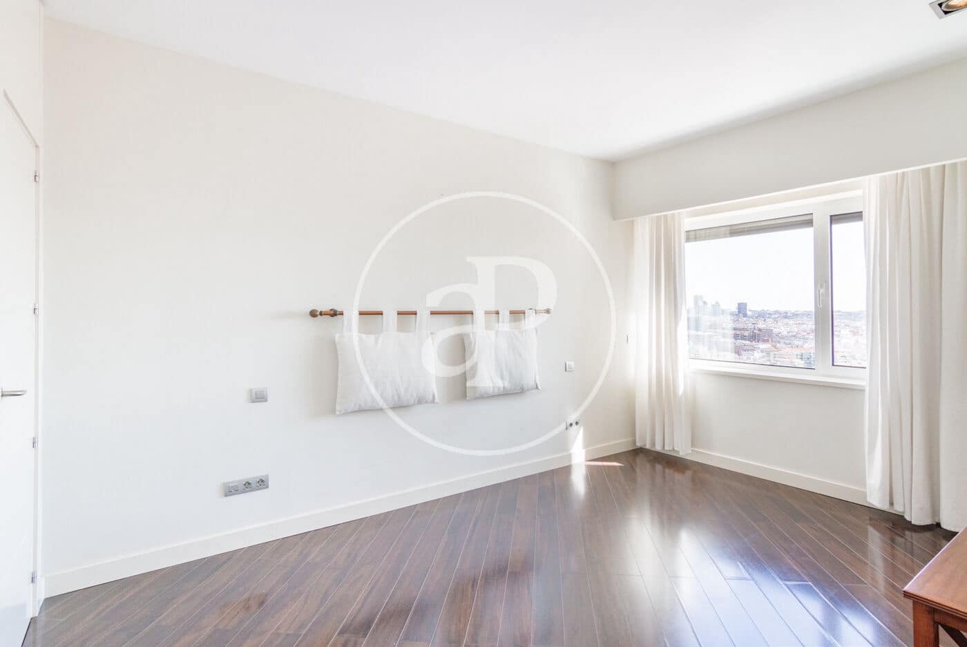 2 soveværelse Lejlighed til leje i Madrid by med swimmingpool - € 3.750 (Ref: 8767160)