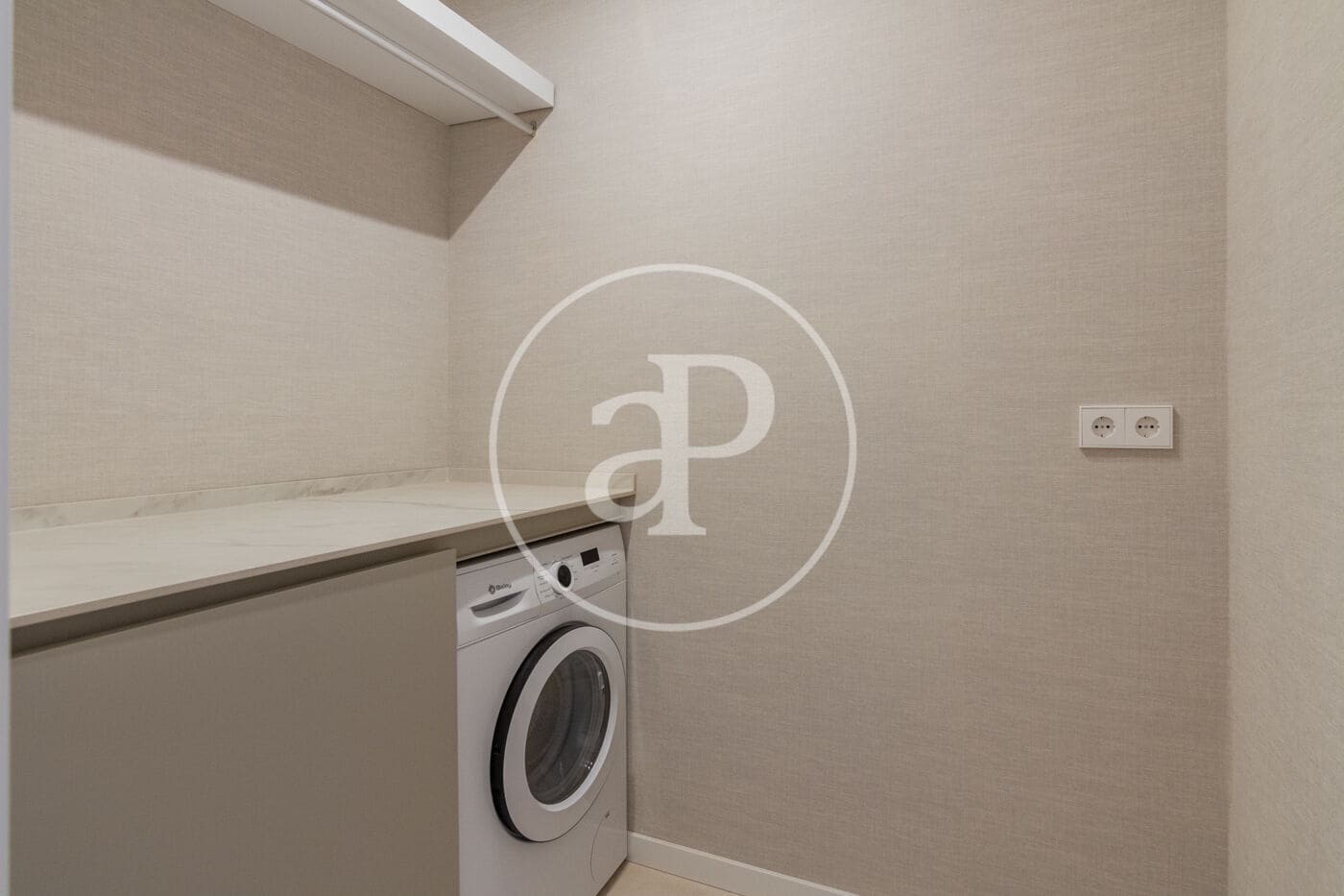 3 slaapkamer Appartement te huur in Madrid stad met garage - € 3.500 (Ref: 8770676)