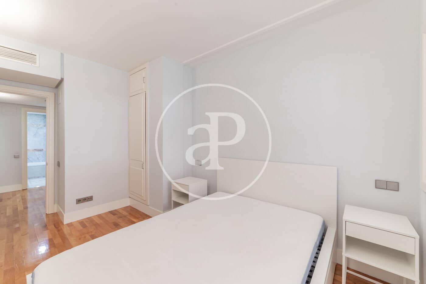 1 bedroom Apartment for rent in Madrid city with pool - € 2,000 (Ref: 8773505)