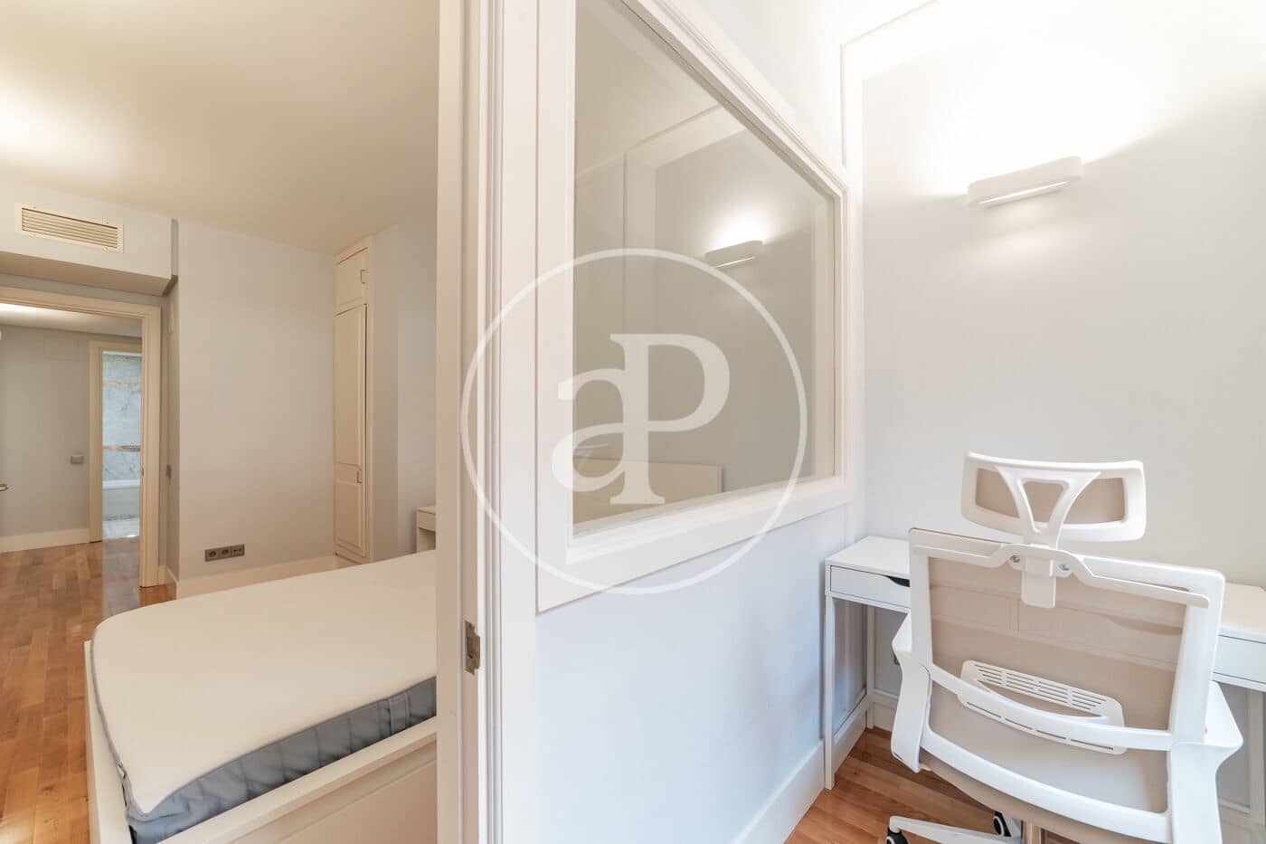 1 bedroom Apartment for rent in Madrid city with pool - € 2,000 (Ref: 8773505)