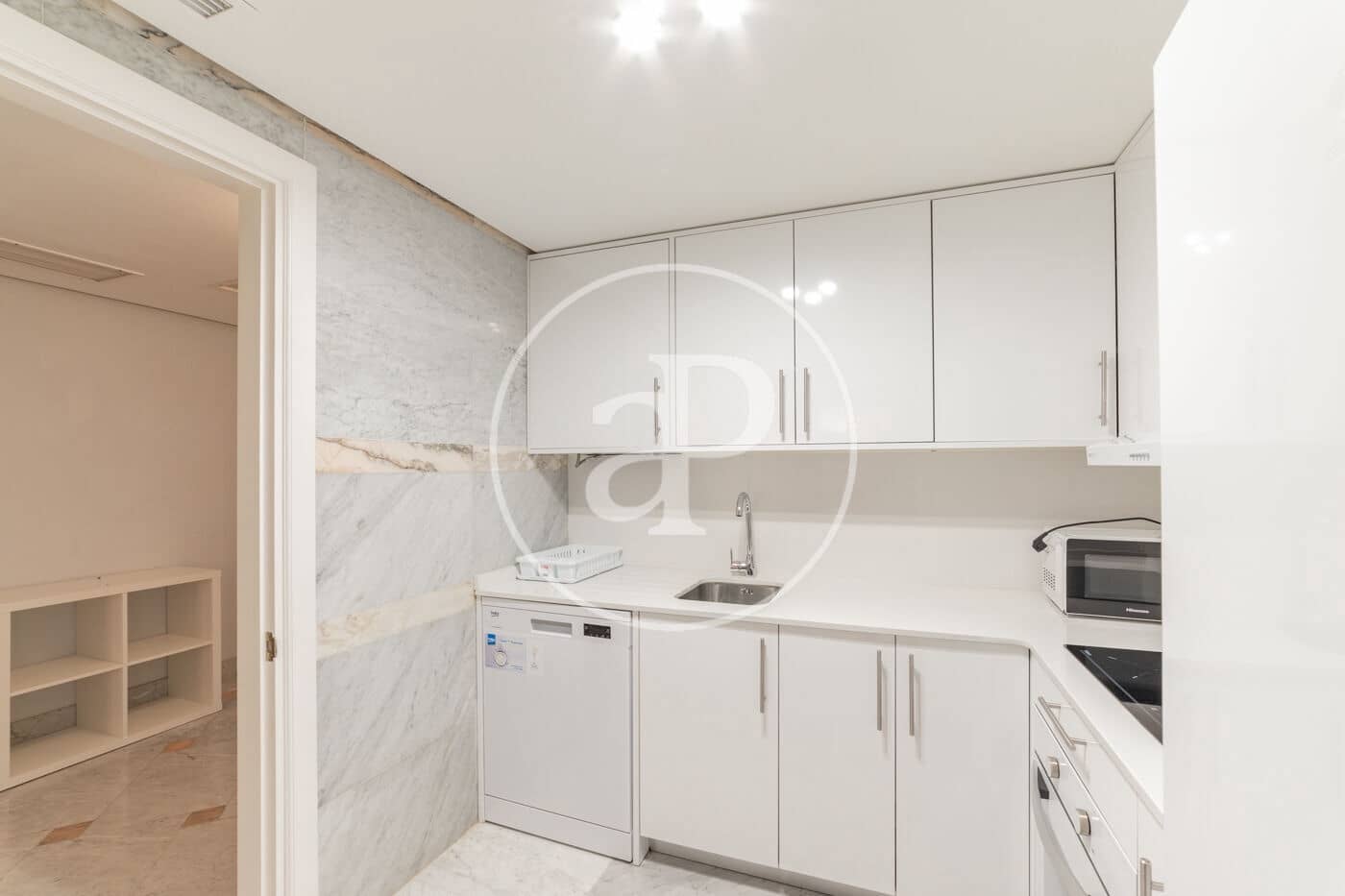 1 bedroom Apartment for rent in Madrid city with pool - € 2,000 (Ref: 8773505)