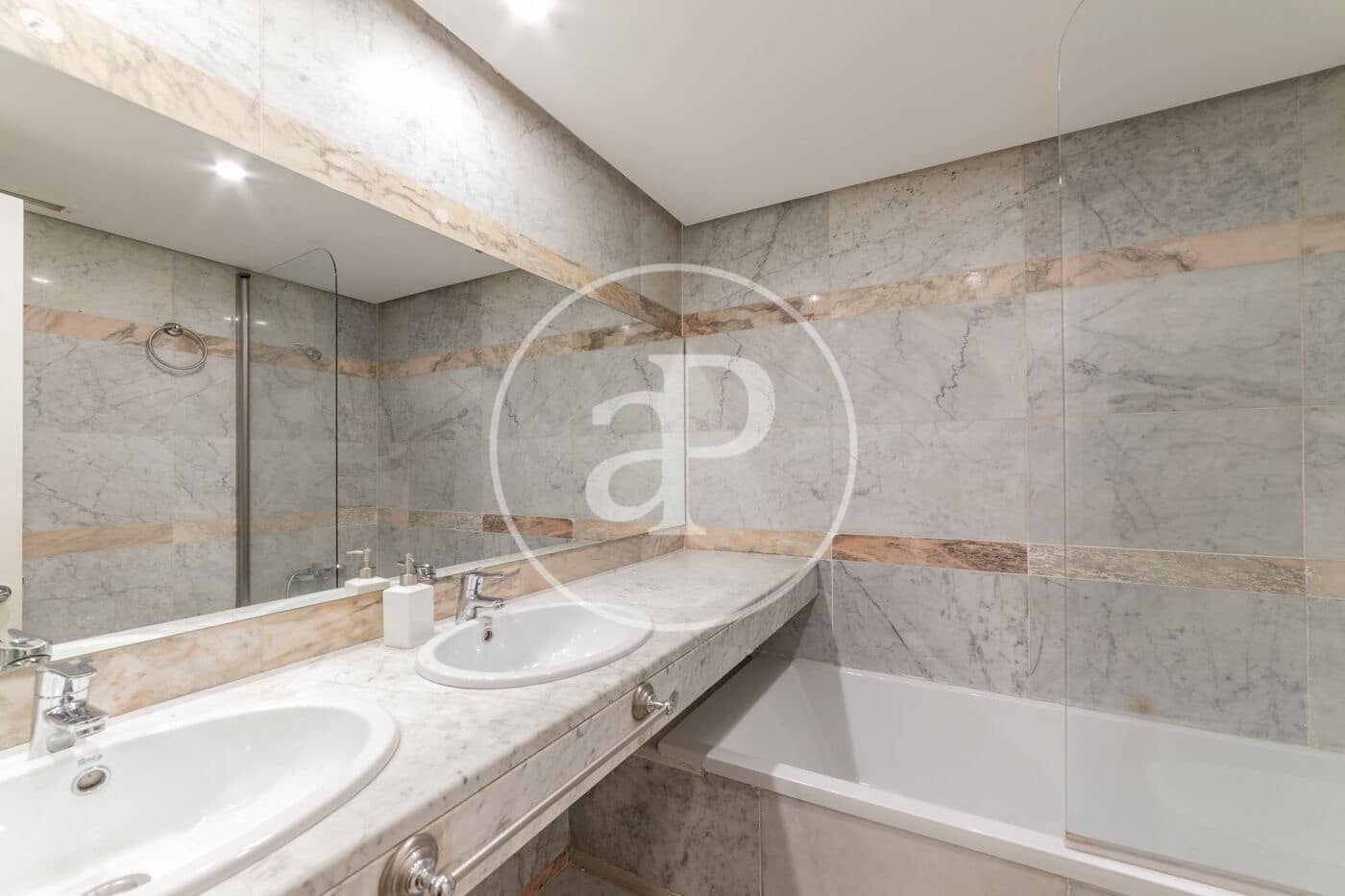 1 bedroom Apartment for rent in Madrid city with pool - € 2,000 (Ref: 8773505)