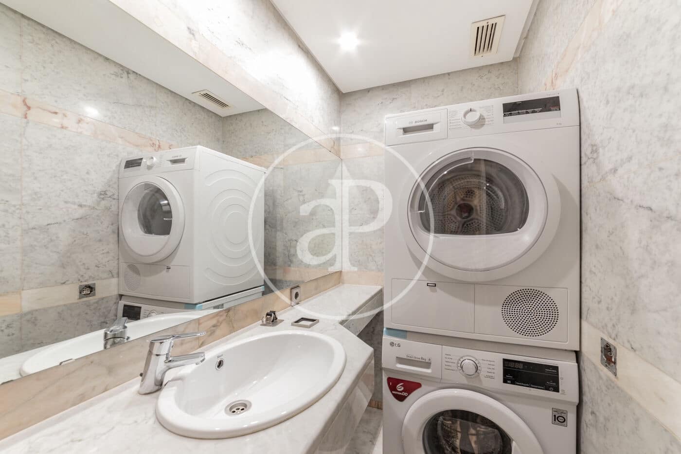 1 bedroom Apartment for rent in Madrid city with pool - € 2,000 (Ref: 8773505)