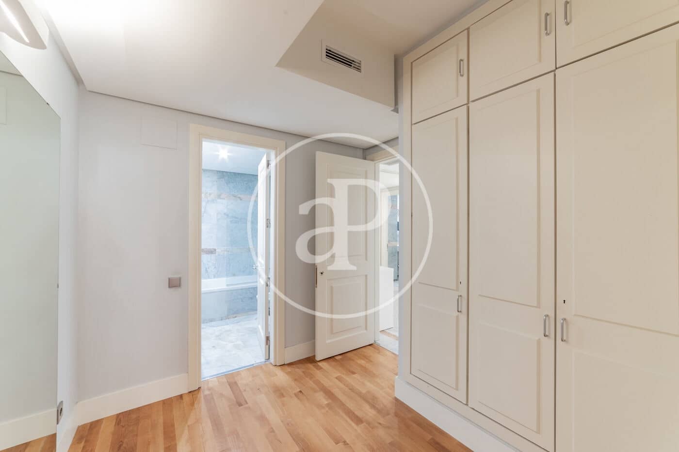 1 bedroom Apartment for rent in Madrid city with pool - € 2,000 (Ref: 8773505)