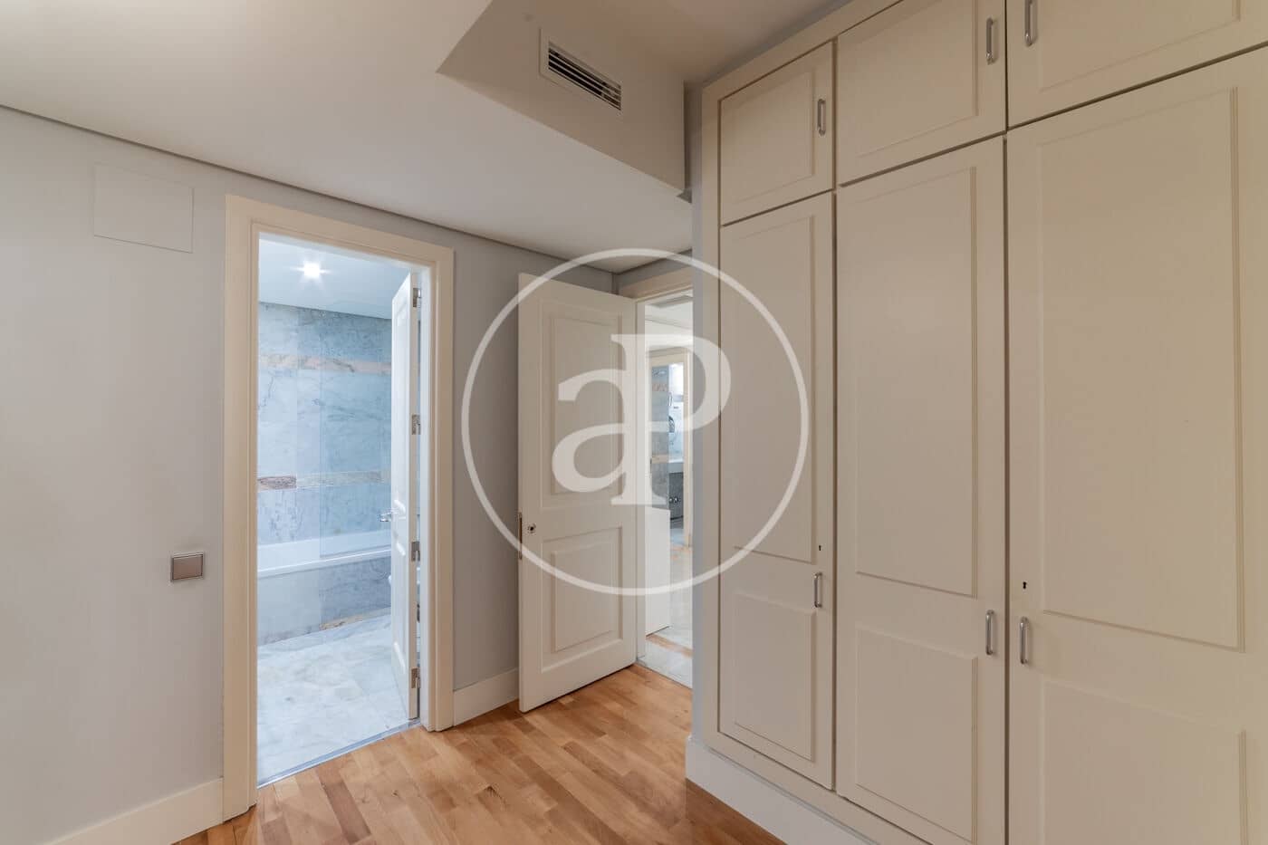 1 bedroom Apartment for rent in Madrid city with pool - € 2,000 (Ref: 8773505)