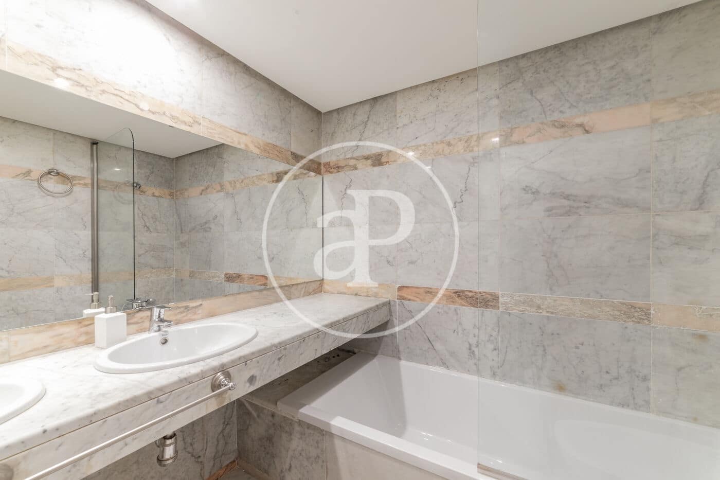 1 bedroom Apartment for rent in Madrid city with pool - € 2,000 (Ref: 8773505)