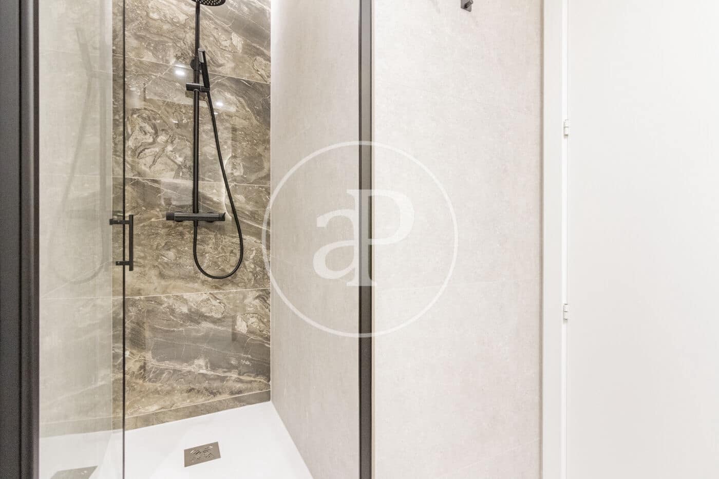 3 sovrum Lägenhet att hyra i Madrid stad - 3 900 € (Ref: 8776432)