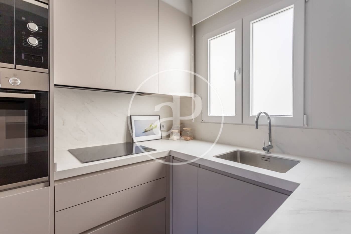 Appartement de 2 chambres à louer à Madrid ville - 6 000 € (Ref: 8778587)