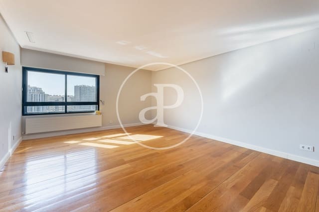 3 soveværelse Lejlighed til leje i Pacífico, Madrid by med garage - € 2.700 (Ref: 8778589)