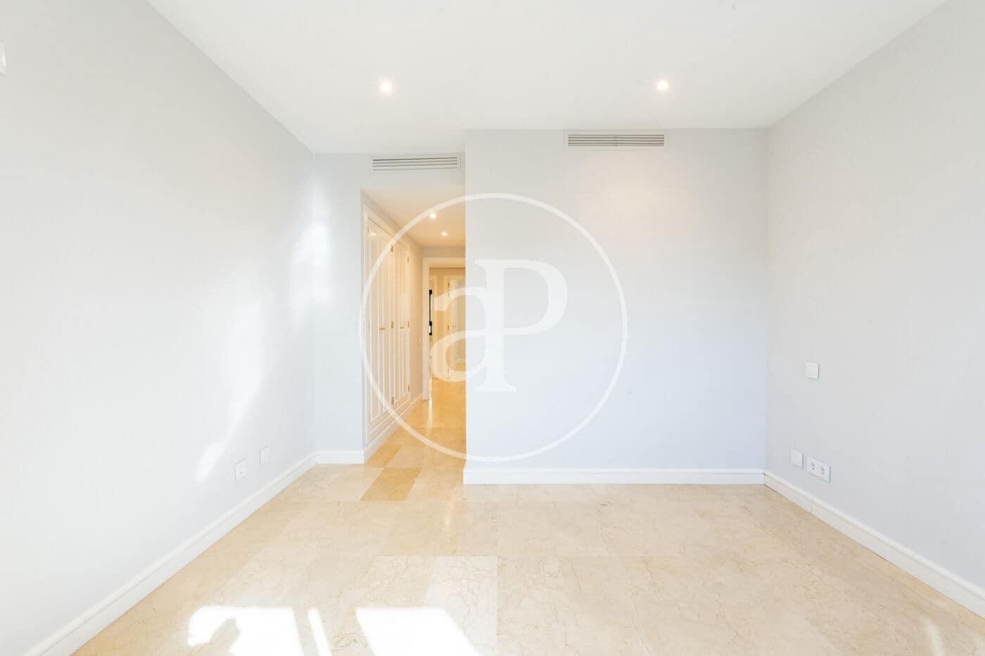 3 soveværelse Lejlighed til leje i Madrid by med garage - € 2.700 (Ref: 8778589)