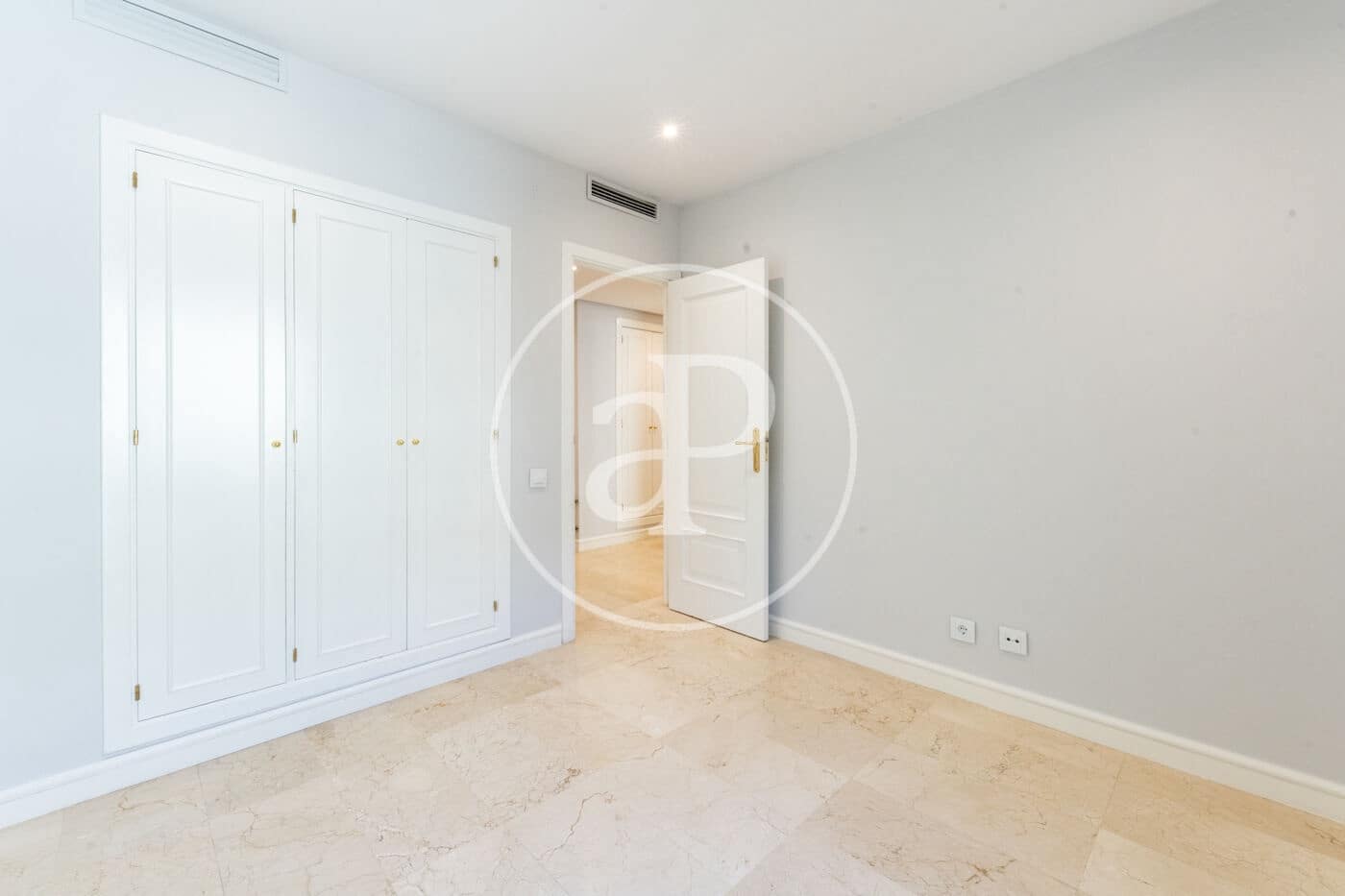3 soveværelse Lejlighed til leje i Madrid by med garage - € 2.700 (Ref: 8778589)