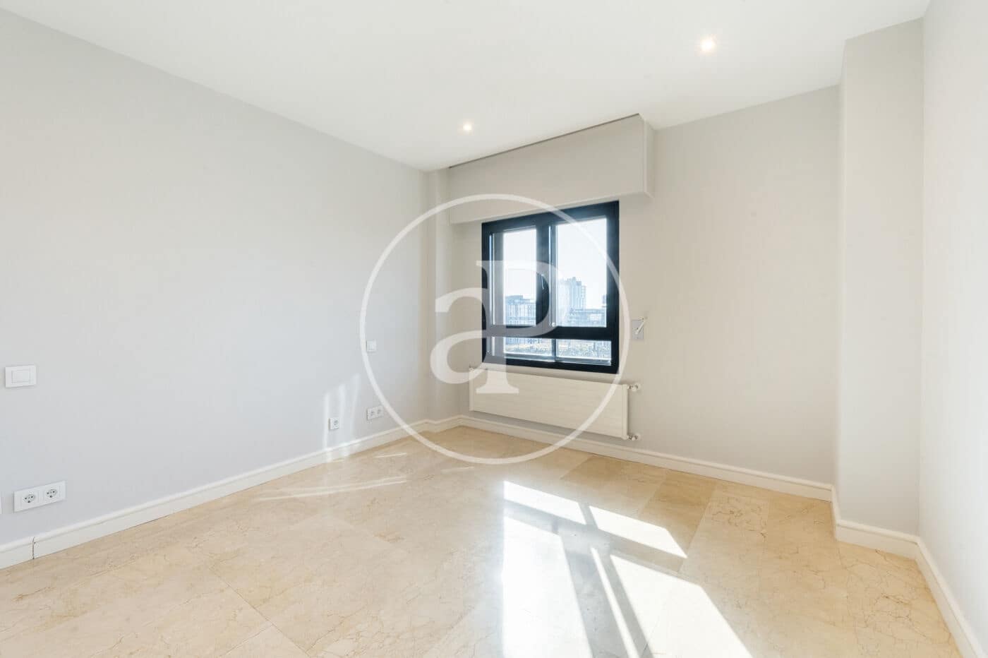 3 soveværelse Lejlighed til leje i Madrid by med garage - € 2.700 (Ref: 8778589)