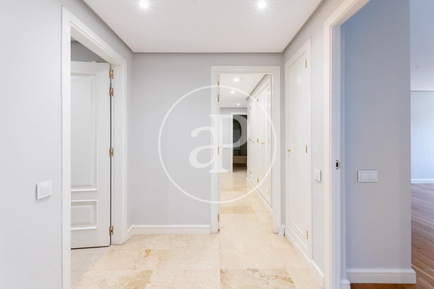 3 soveværelse Lejlighed til leje i Madrid by med garage - € 2.700 (Ref: 8778589)