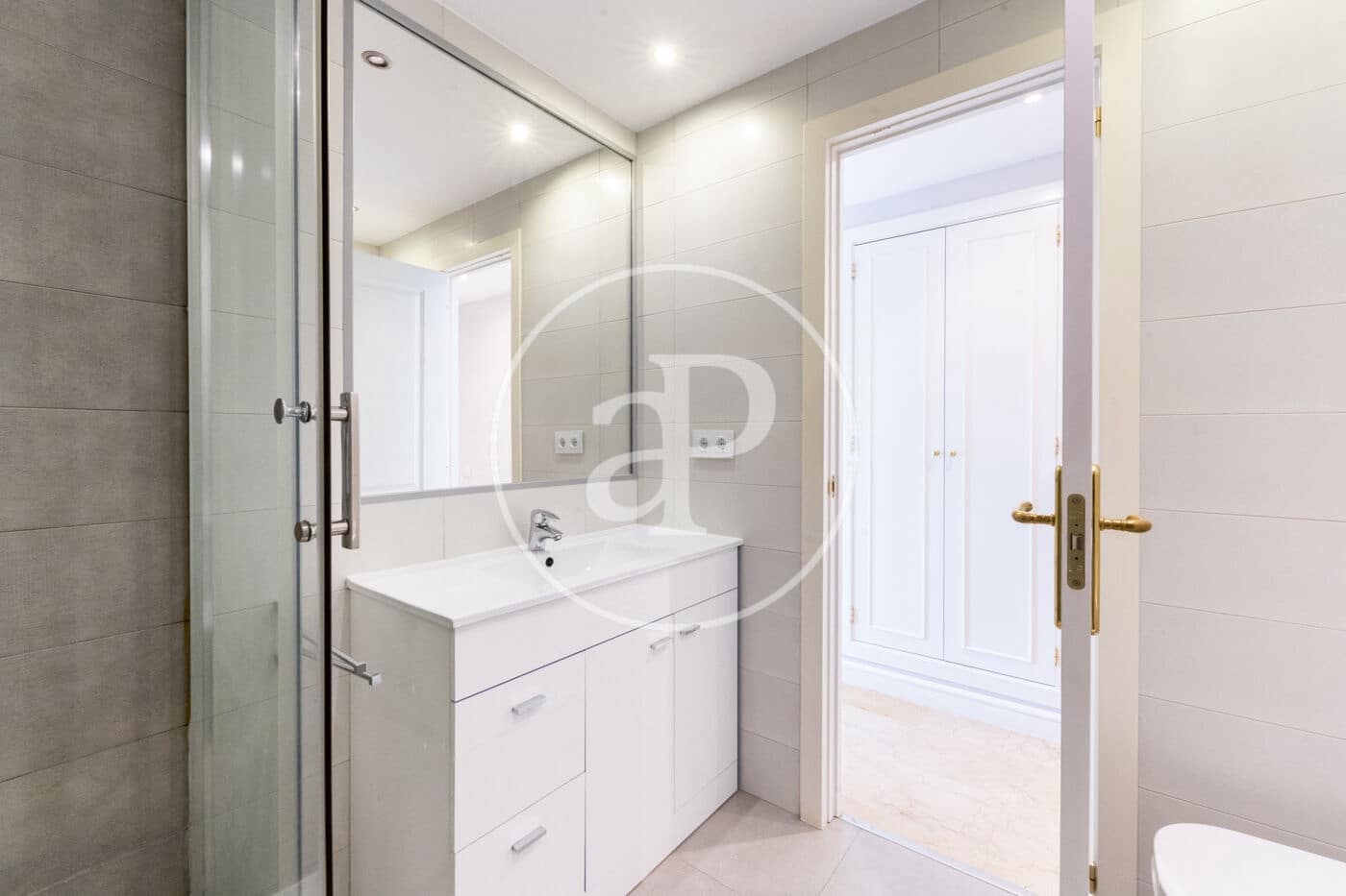 3 soveværelse Lejlighed til leje i Madrid by med garage - € 2.700 (Ref: 8778589)