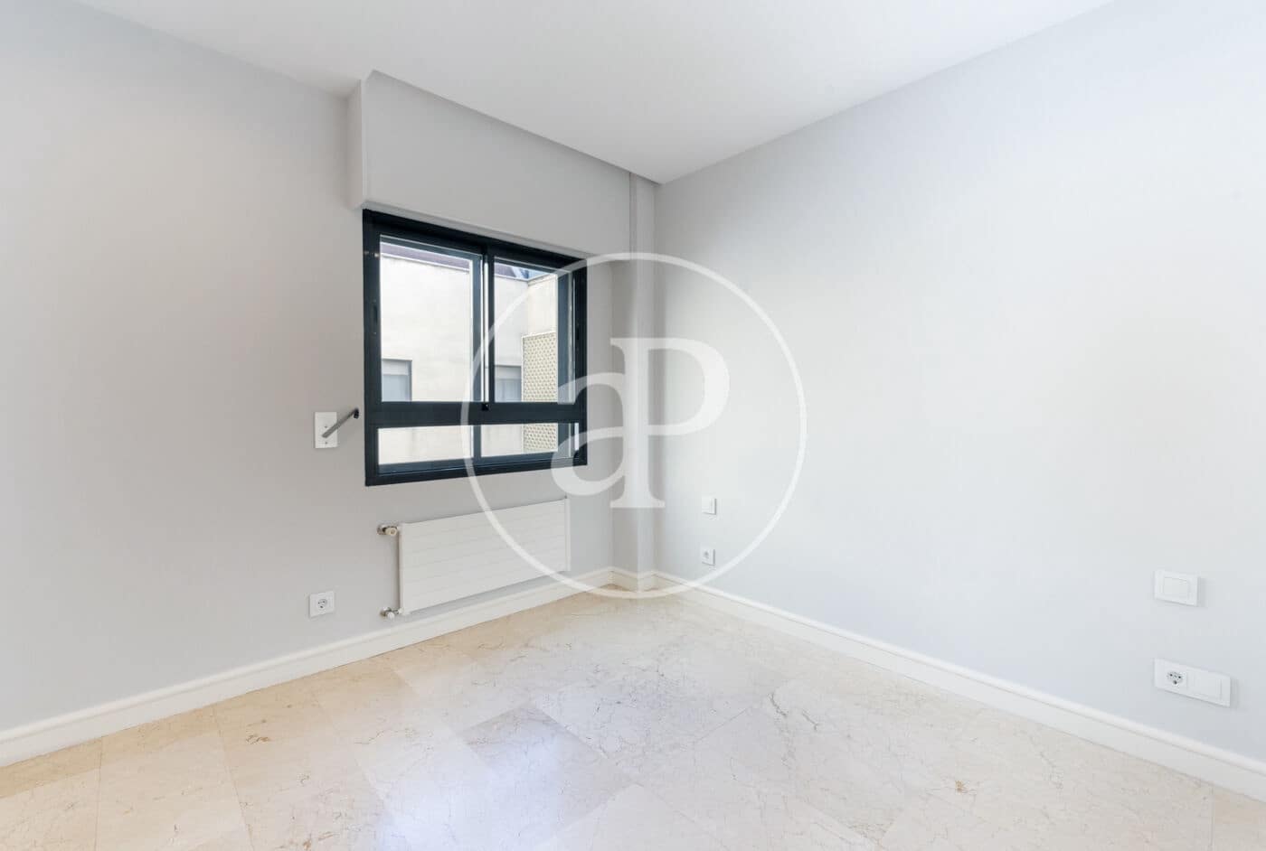 3 soveværelse Lejlighed til leje i Madrid by med garage - € 2.700 (Ref: 8778589)