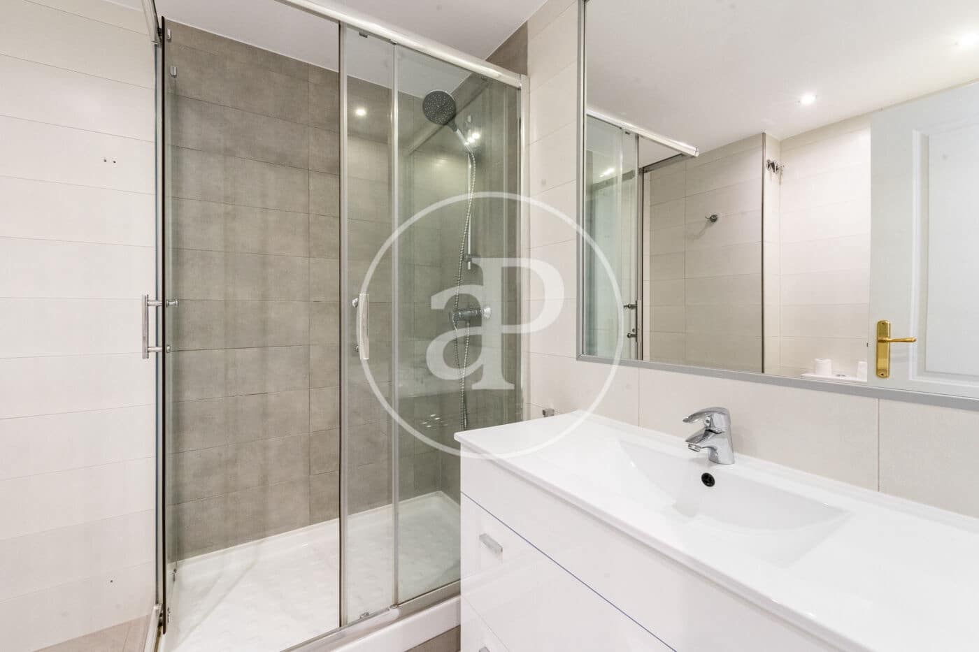 3 soveværelse Lejlighed til leje i Madrid by med garage - € 2.700 (Ref: 8778589)