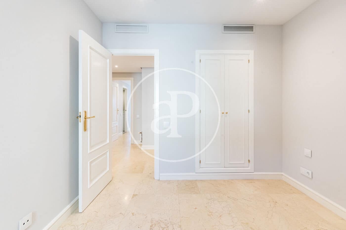 3 soveværelse Lejlighed til leje i Madrid by med garage - € 2.700 (Ref: 8778589)