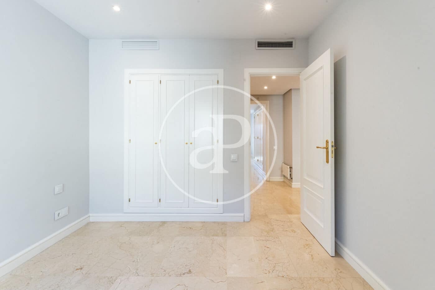 3 soveværelse Lejlighed til leje i Madrid by med garage - € 2.700 (Ref: 8778589)