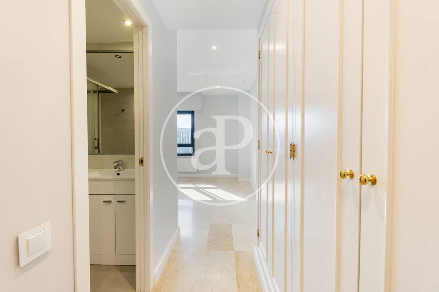 3 soveværelse Lejlighed til leje i Madrid by med garage - € 2.700 (Ref: 8778589)