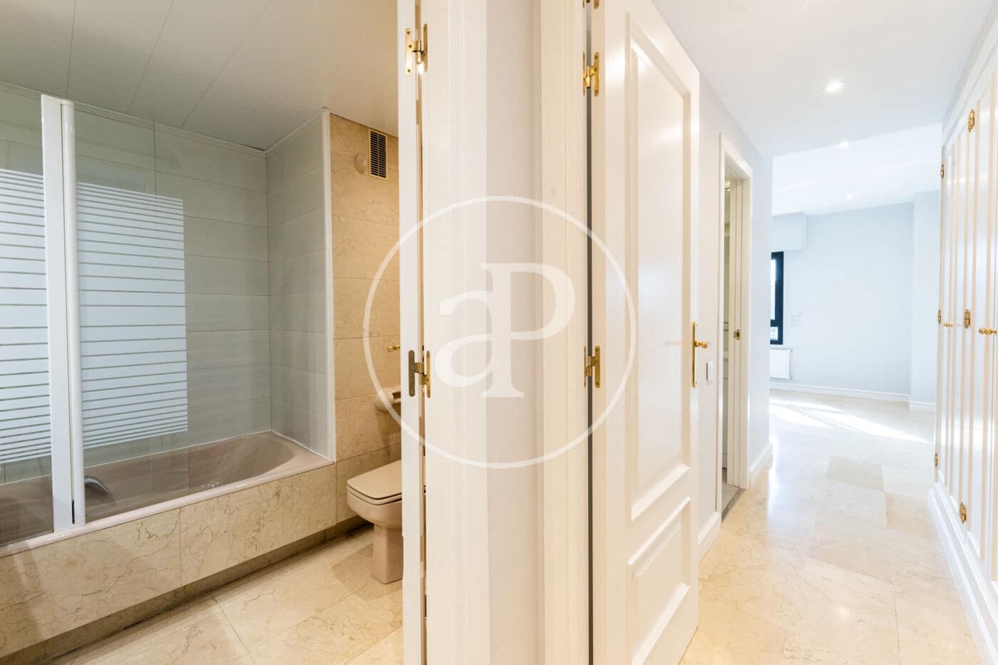 3 soveværelse Lejlighed til leje i Madrid by med garage - € 2.700 (Ref: 8778589)
