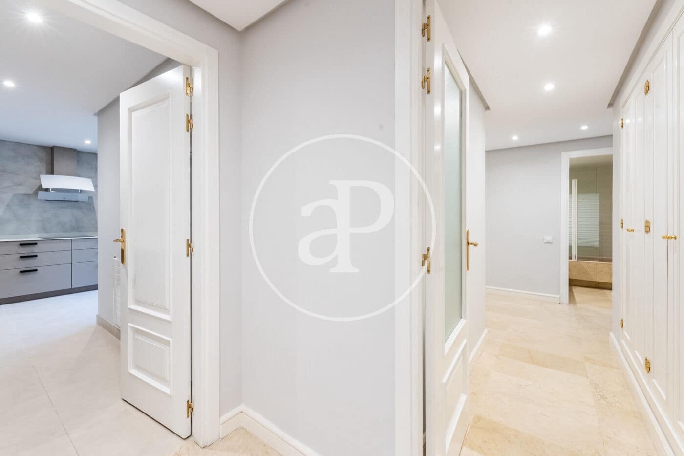 3 soveværelse Lejlighed til leje i Madrid by med garage - € 2.700 (Ref: 8778589)