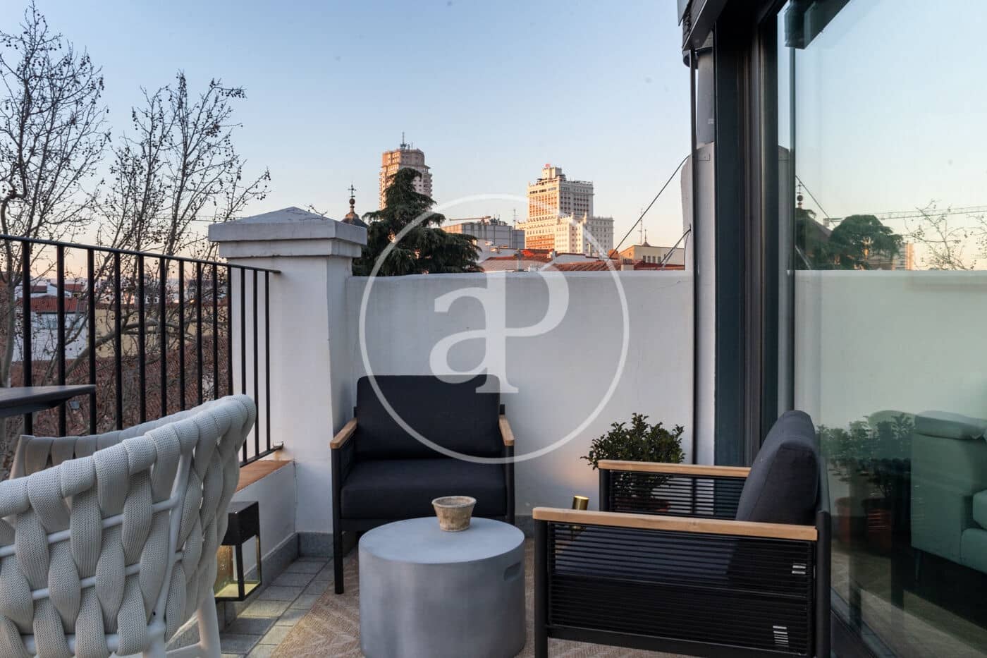 2 quarto Penthouse para arrendar em Madrid cidade - 3 500 € (Ref: 8789552)