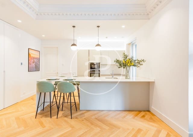 2 quarto Apartamento para arrendar em Universidad, Madrid cidade - 4 500 € (Ref: 8802270)