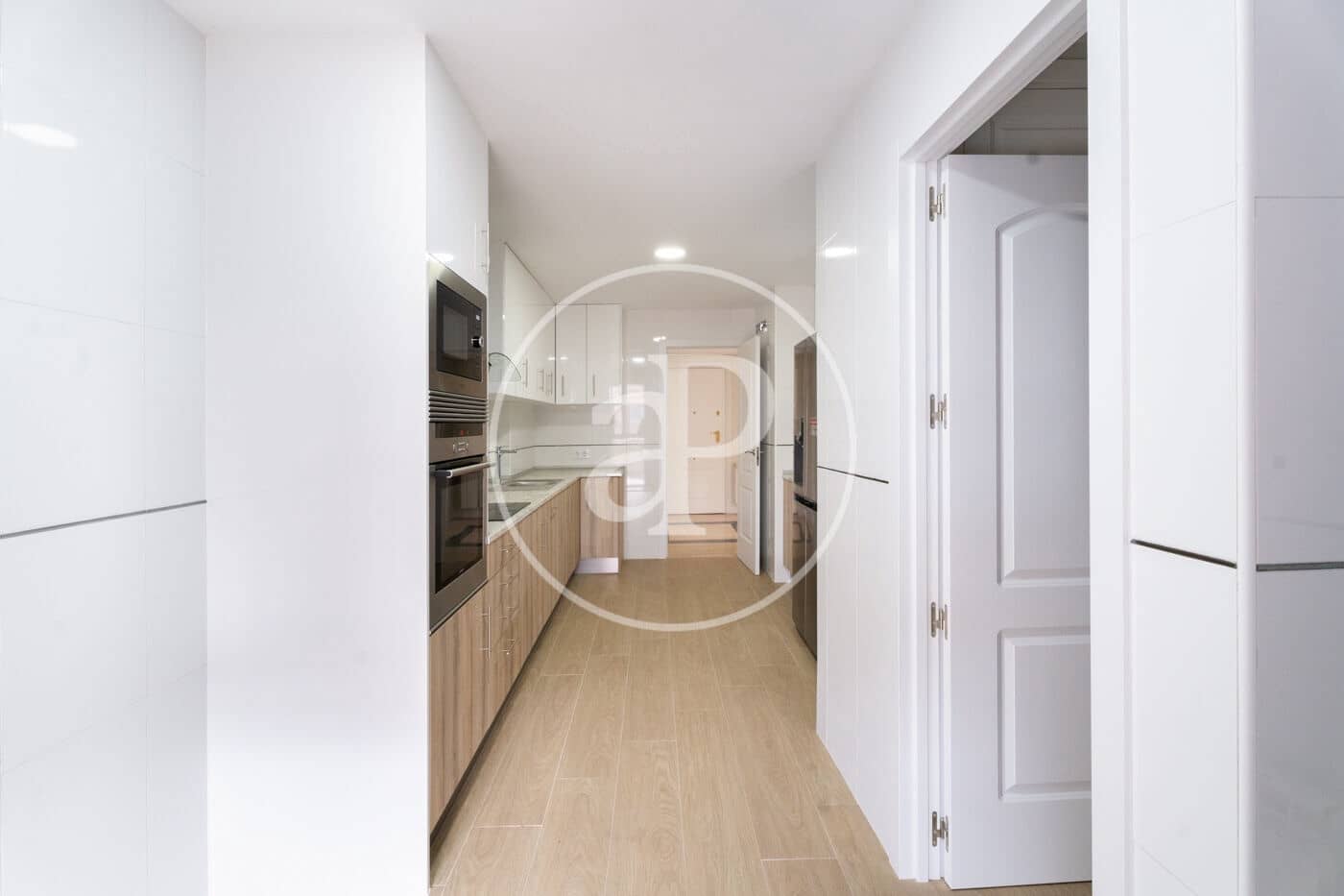 5 soverom Leilighet til leie i Madrid by med svømmebasseng - € 3 300 (Ref: 8809865)