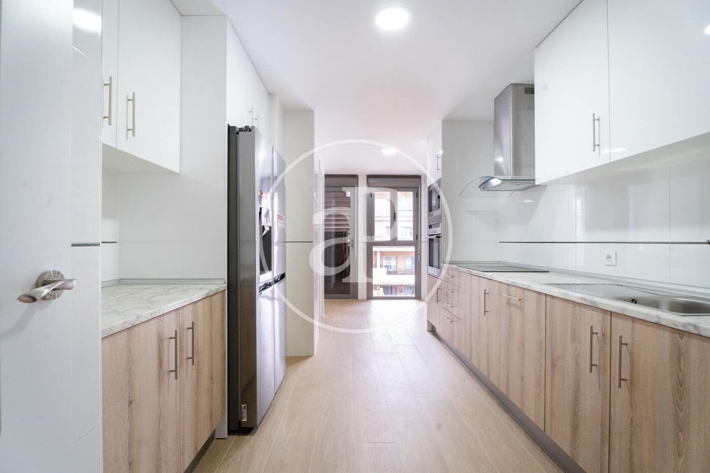 5 soverom Leilighet til leie i Madrid by med svømmebasseng - € 3 300 (Ref: 8809865)